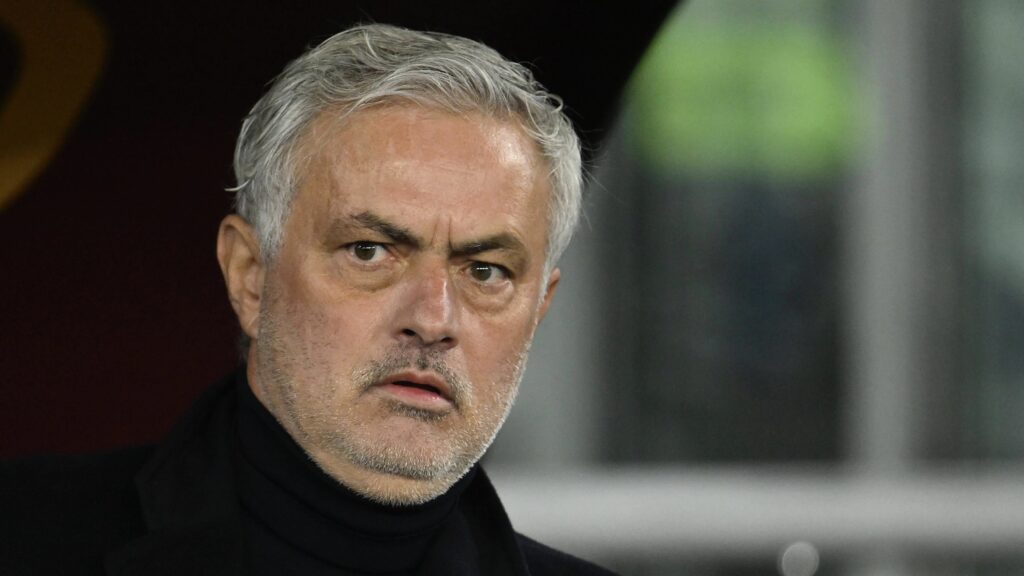 Mourinho fa causa al Galatasaray dopo la squalifica. Tutti i dettagli