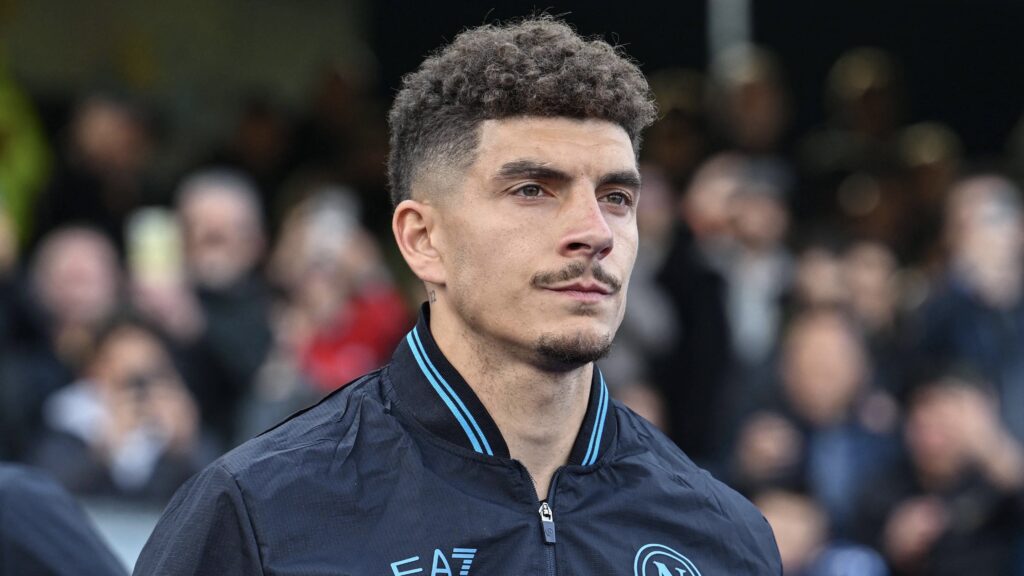 Napoli, il club ribadisce la permanenza di Di Lorenzo: il comunicato