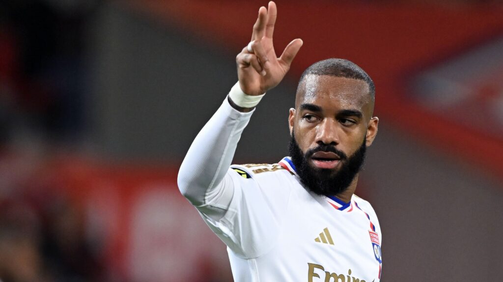 Dalla Francia, Lacazette lascia il Lione: firmerà con il Neom, club saudita