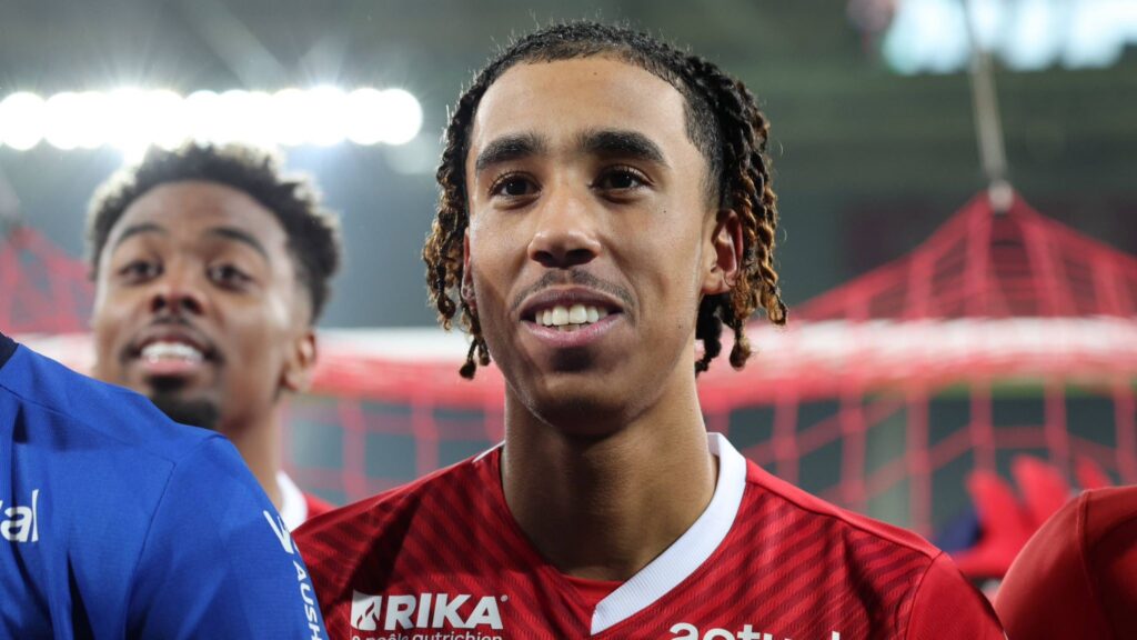 Leny Yoro, Lille
