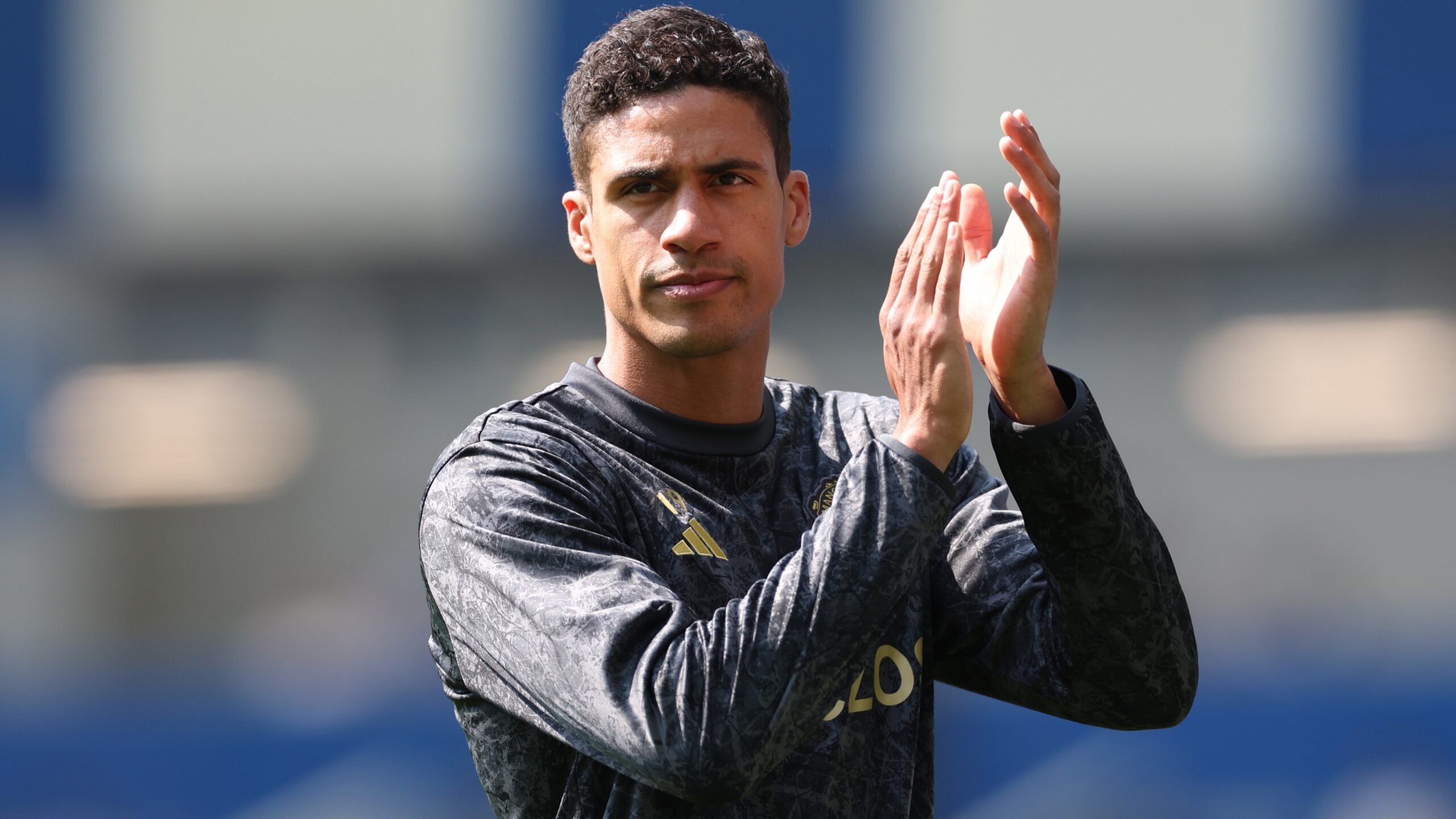 Como, il sogno è Raphaël Varane: primi contatti tra le parti