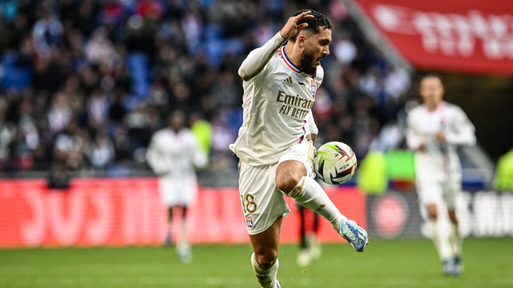 PSG, interesse per Cherki del Lione: la situazione