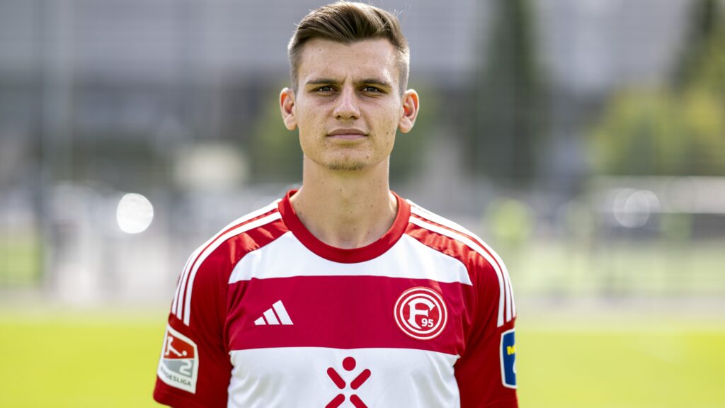 Como, accordo con il Fortuna Düsseldorf per Yannik Engelhardt