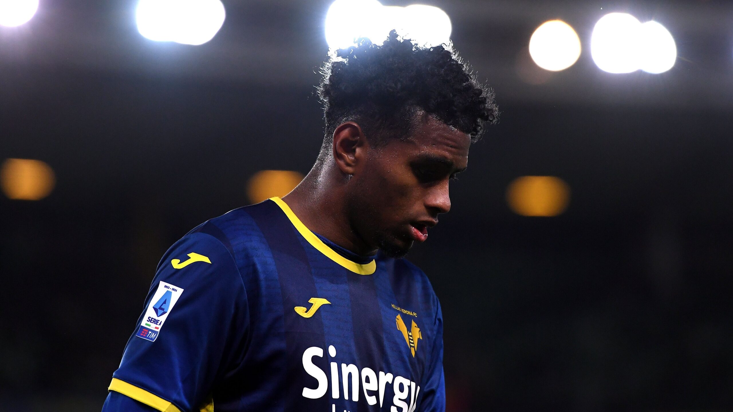 Inter, per la difesa piace anche Cabal dell'Hellas Verona