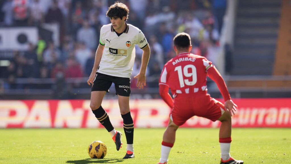 Il Napoli si muove sul mercato e ha chiesto informazioni per Javi Guerra, centrocampista spagnolo classe 2003 in forza al Valencia.