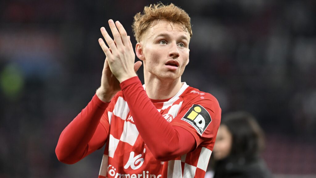 Liverpool, niente Leverkusen per van den Berg: va al Brentford