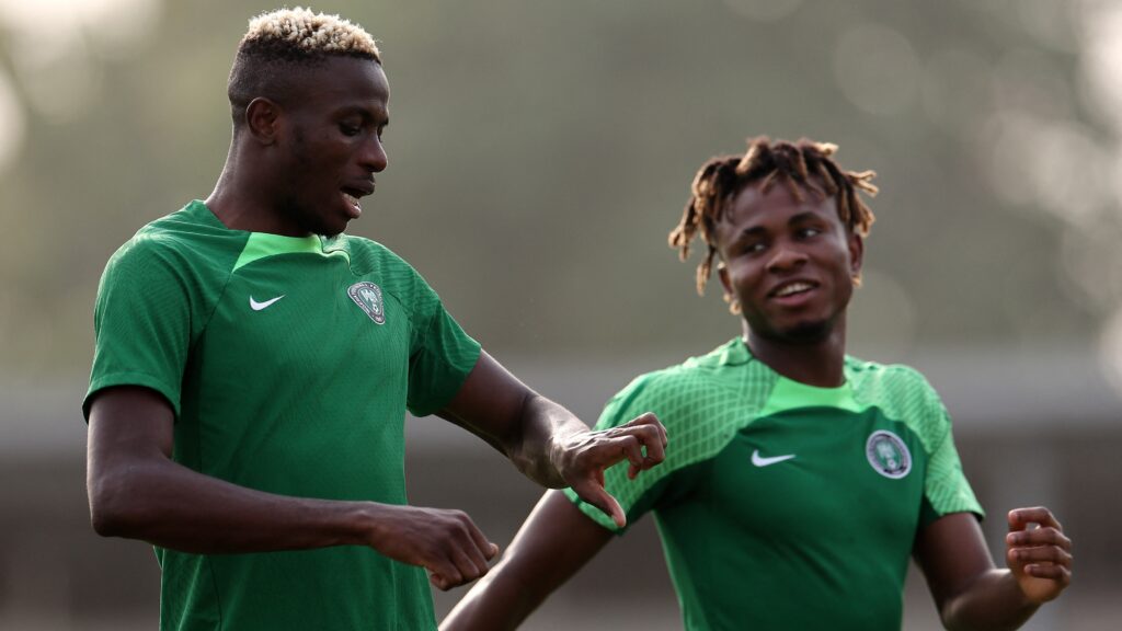 Milan, Chukwueze chiama Osimhen: "Vorrei vederlo qui"