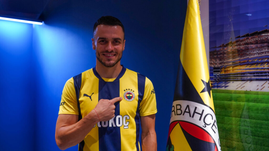 Kostic, le prime parole al Fenerbahce: "Mourinho fondamentale per il trasferimento"