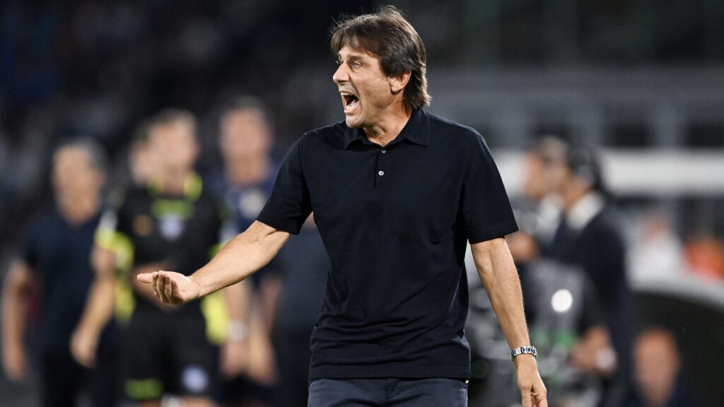 Conte: "Napoli? Una sfida avvincente. Amma fatica e mai mollare"
