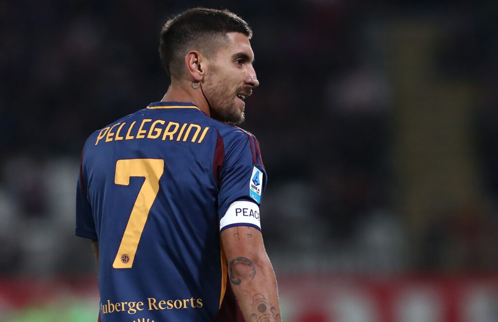 Roma, torna il sereno tra Pellegrini e i tifosi? Striscione sotto casa per il capitano