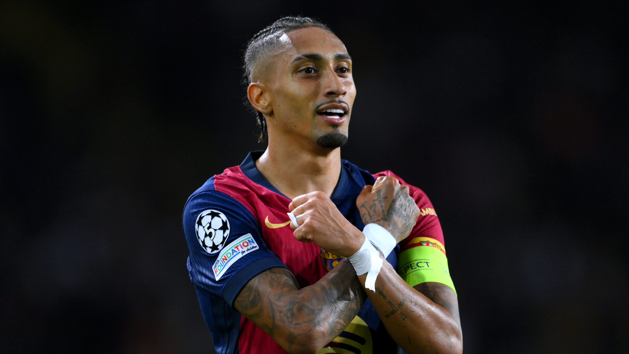 Champions League, la tripletta di Raphinha stende il Bayern Monaco: il Barcellona passa per 4-1