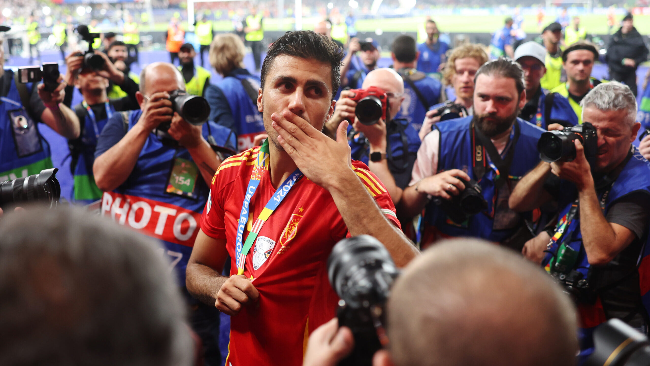 Rodri vince il Pallone d'Oro 2024: il premio torna in Spagna dopo più di 60 anni