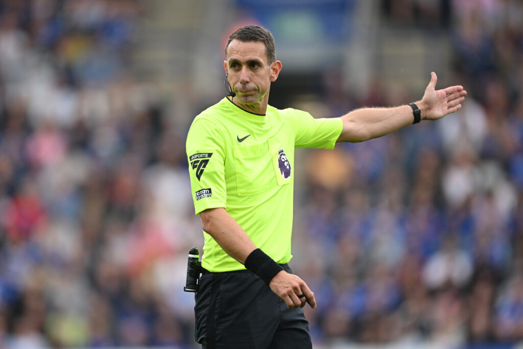 Premier League, clamoroso: sospeso l'arbitro David Coote