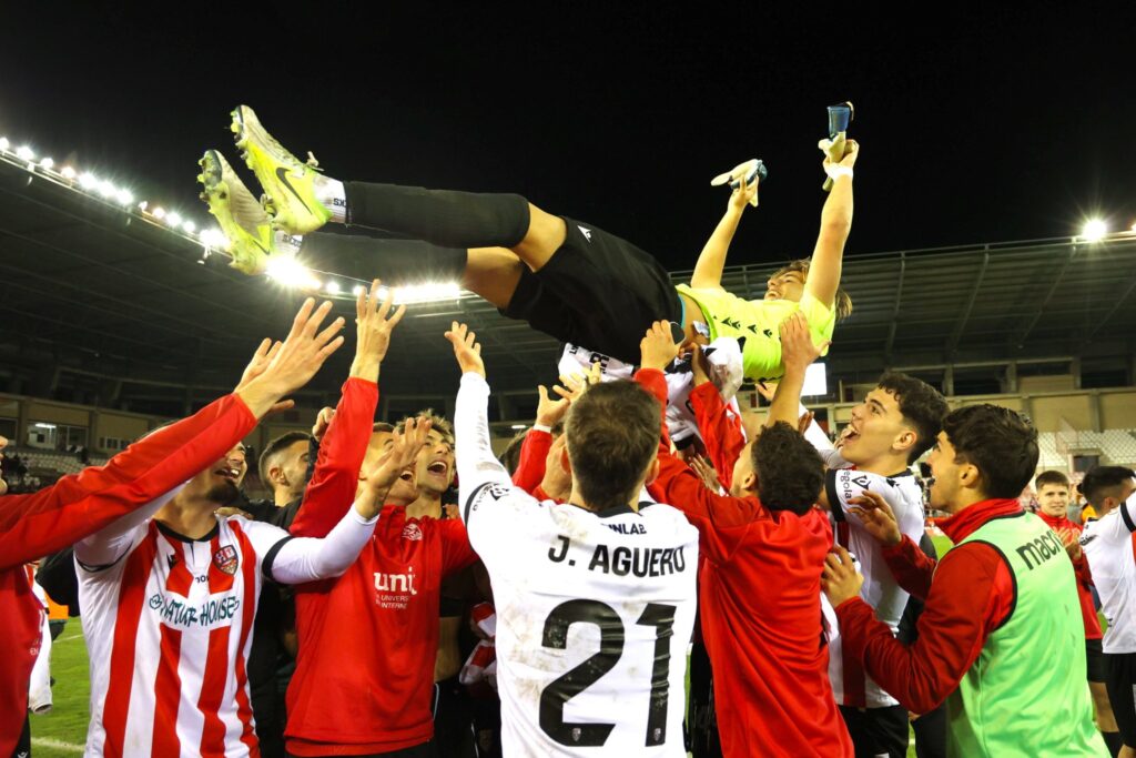 Copa del Rey, la commovente storia del terzino Pol Arnau: para un rigore e lo dedica al padre, ex portiere suicidatosi tre anni fa