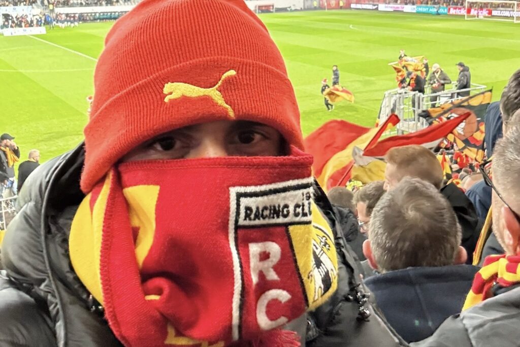 Varane, "ultra" per una sera: in incognito tra i tifosi per vedere il suo Lens