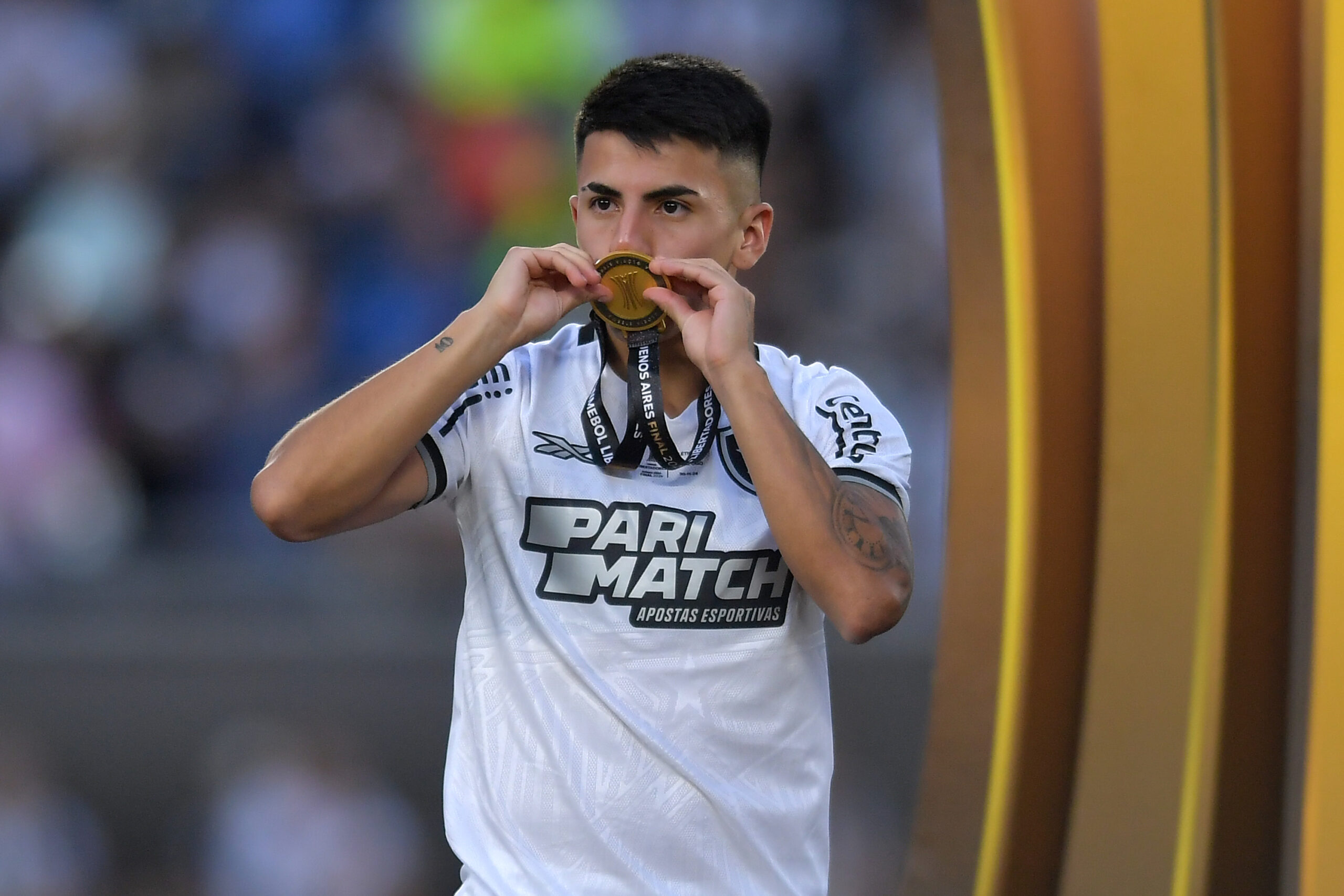 Thiago Almada al Botafogo grazie a un utente X: Textor svela il retroscena di mercato
