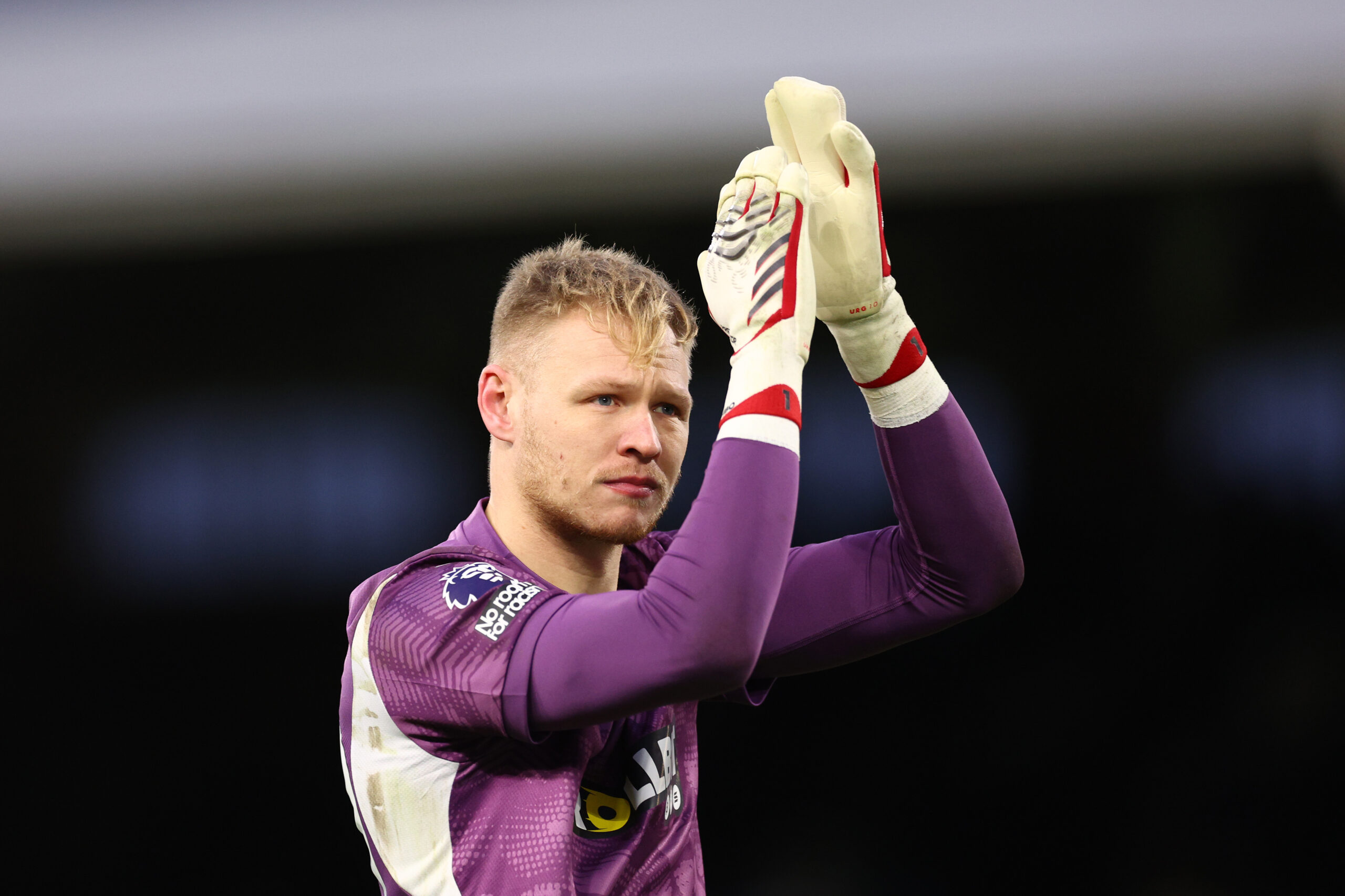 Ramsdale, indossato un guanto a 4 dita nel match contro il Fulham: il motivo