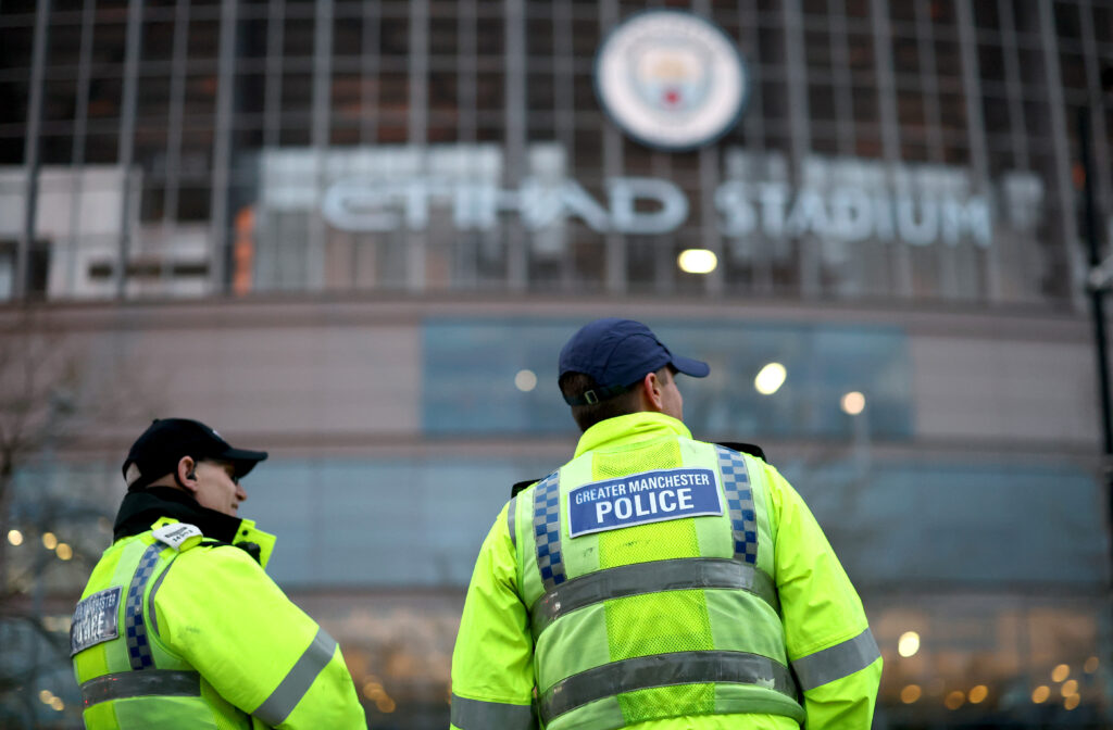 Manchester City, tragedia prima del derby: un tifoso è morto fuori dallo stadio
