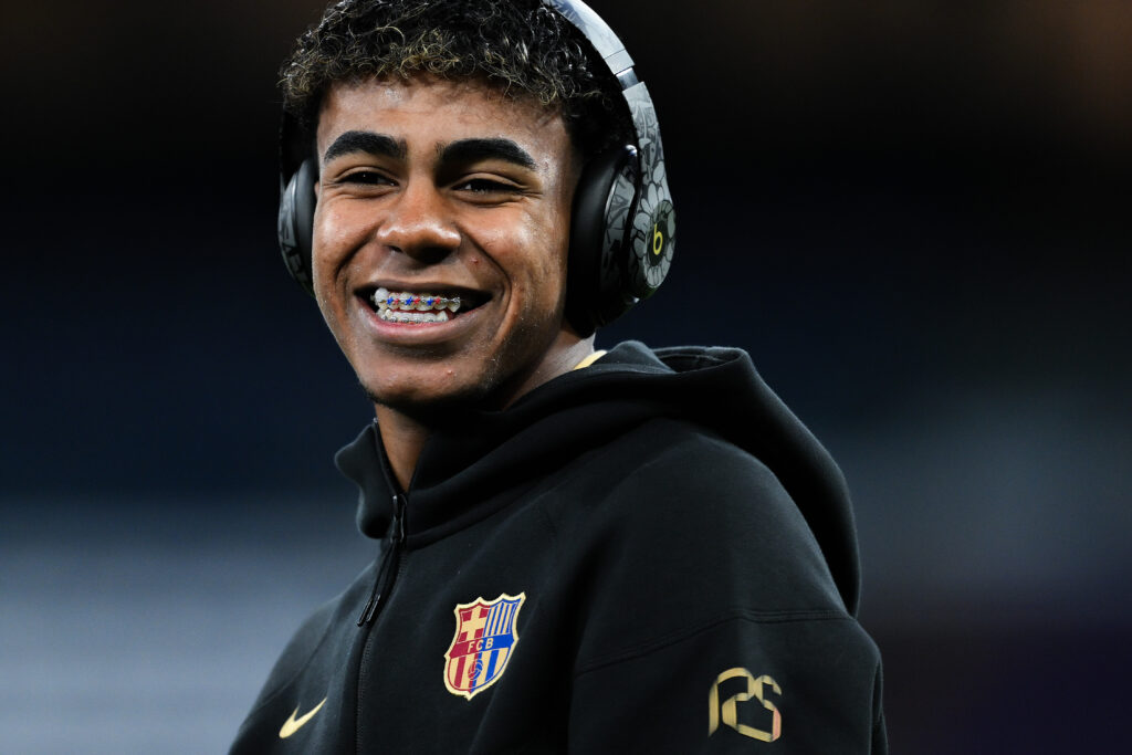Barcellona, bellissimo gesto di Yamal: regala un paio di cuffie a tutti i ragazzi de La Masia