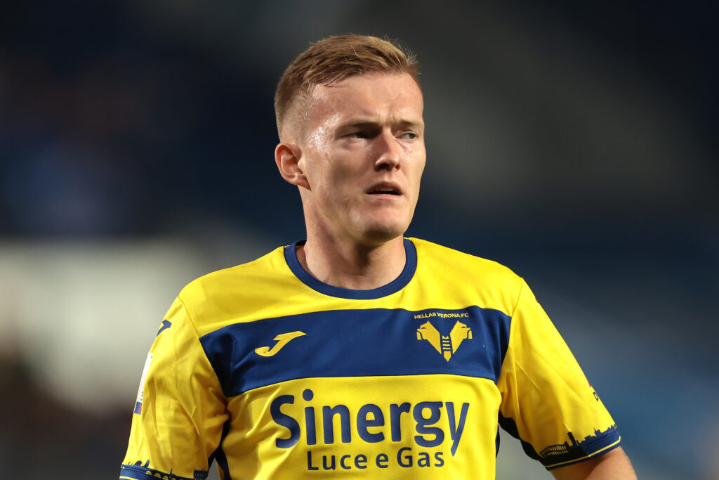 Il Verona, oltre al cambio di proprietà, lavora anche sul mercato. Possibili movimenti in attacco con il coinvolgimento di Swiderski e Mosquera.