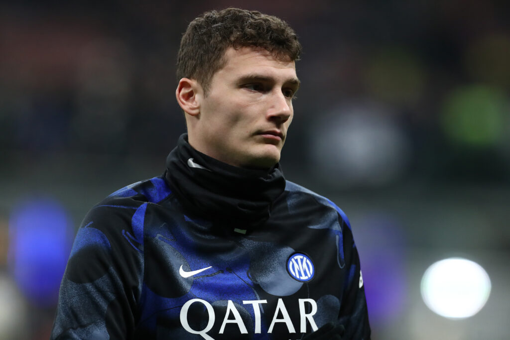 Inter, Chivu blocca la cessione di Bisseck, Pavard invece può partire: la situazione