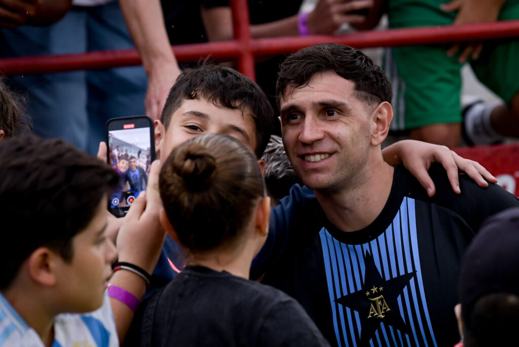 Argentina, la provocazione de El Dibu Martínez: "Se vinciamo due Mondiali di fila, lascio la Nazionale"