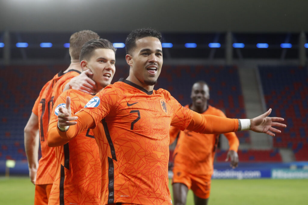 Bournemouth, Kluivert rivela: "So che Huijsen non sarà con noi l'anno prossimo"