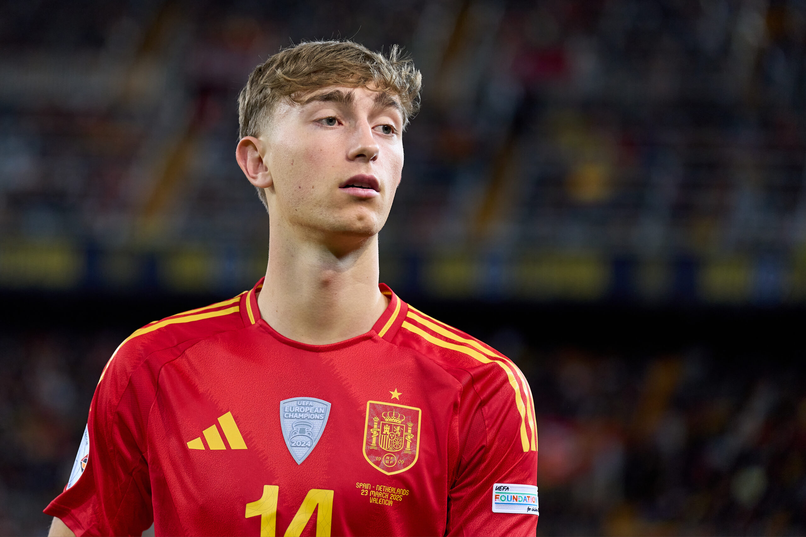 Real Madrid, ecco Dean Huijsen: firma e maglia svelata! L’ex Juve: “È il club della mia infanzia”