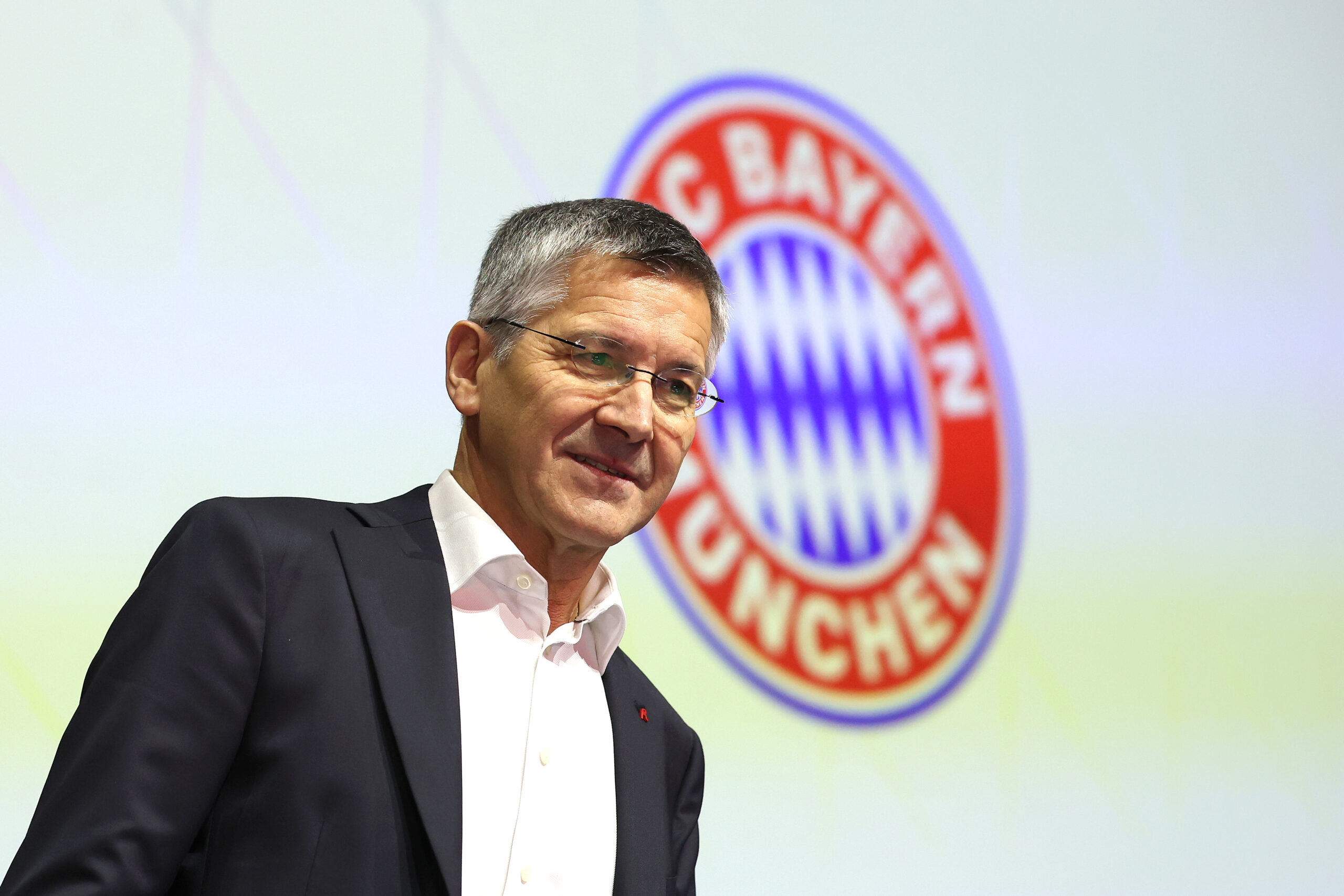 Clamoroso Bayern, infortunato anche il presidente: cosa è successo