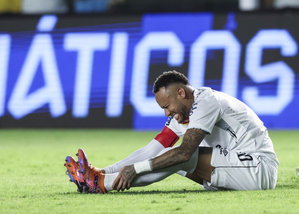 Santos, nuovo infortunio per Neymar: stop lungo
