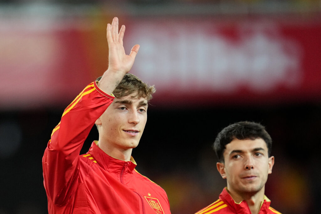 Huijsen, indecisione sul futuro: Chelsea, Liverpool e Arsenal su di lui
