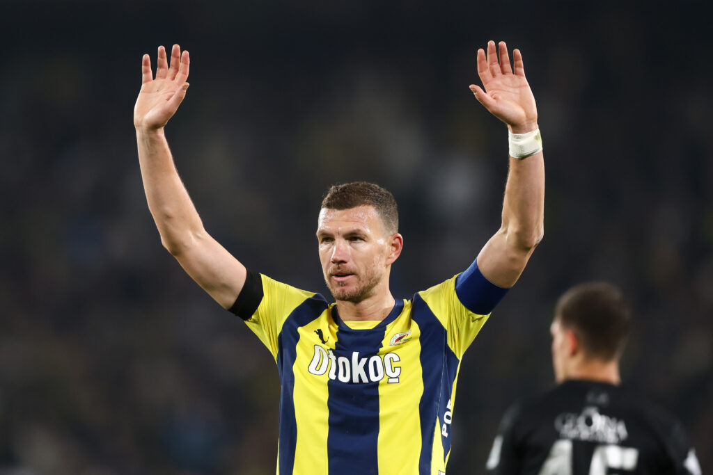 Fiorentina, ufficiale l'arrivo di Dzeko: il comunicato