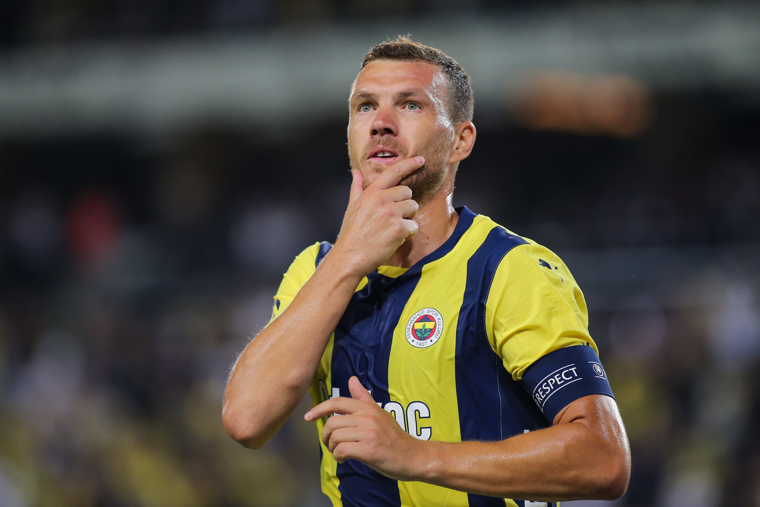 Dzeko torna in Italia? È corsa a due tra Bologna e Fiorentina: la situazione