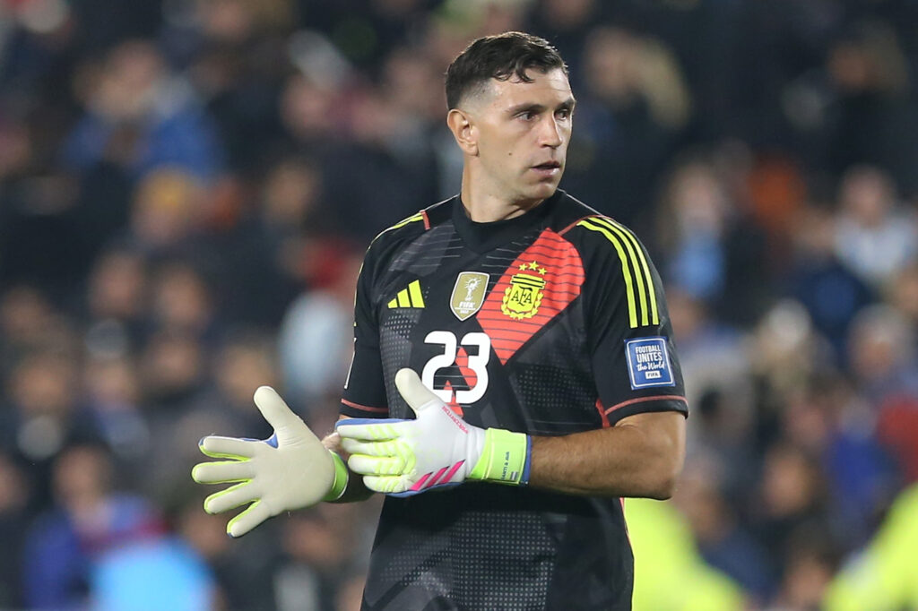 Aston Villa, rifutata un'offerta dello United per Emiliano Martinez: la situazione