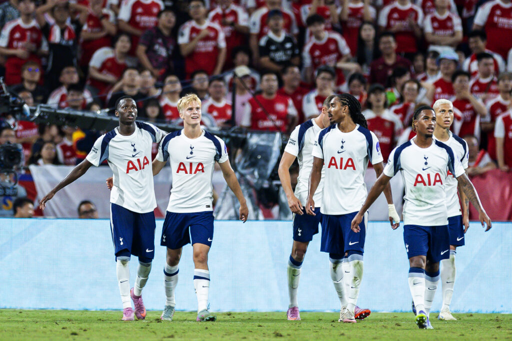 Arsenal-Tottenham: Sarr la sblocca con un eurogol da centrocampo. Gli Spurs dominano il primo tempo