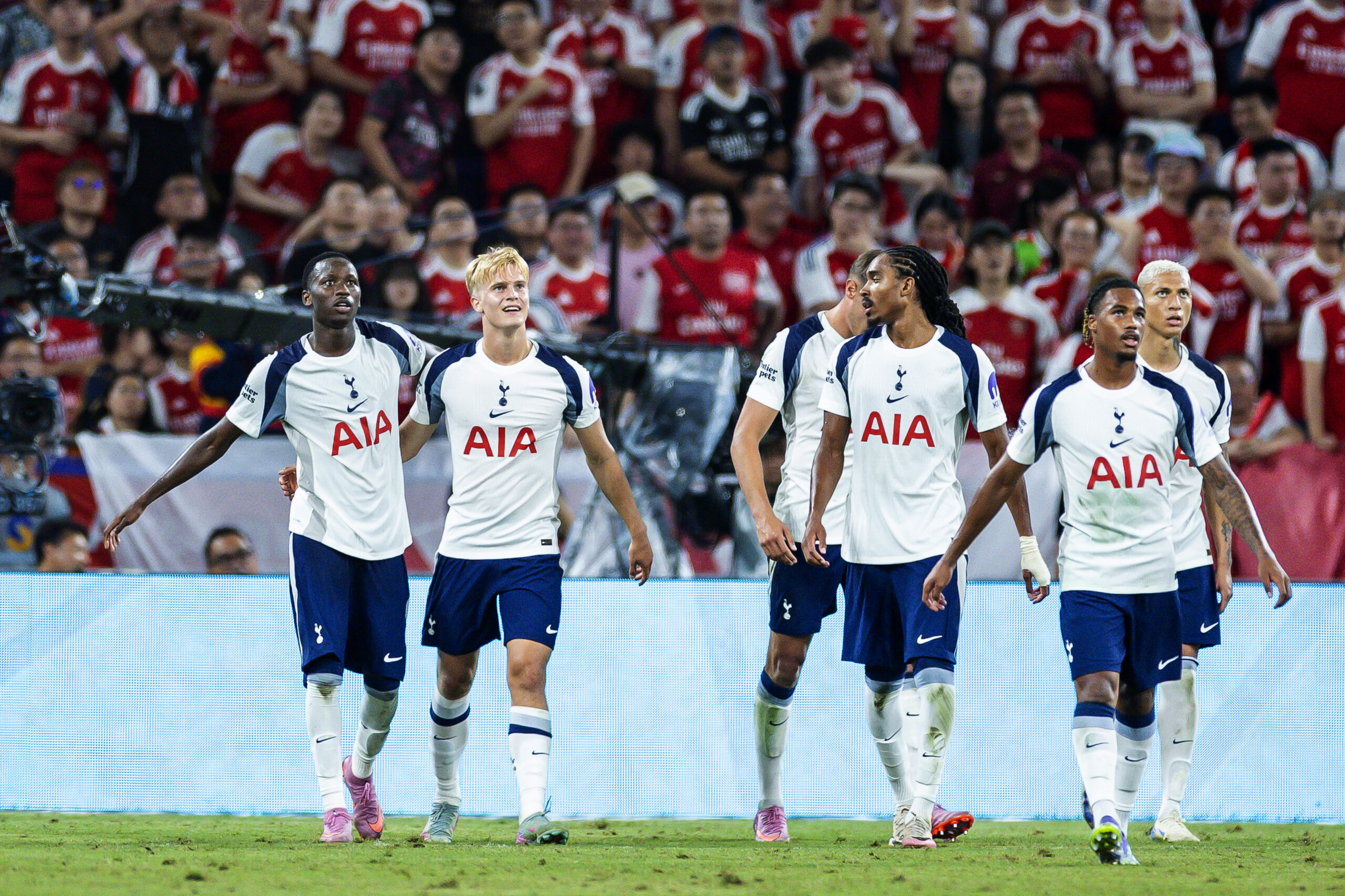 Arsenal-Tottenham: Sarr la sblocca con un eurogol da centrocampo. Gli Spurs dominano il primo tempo