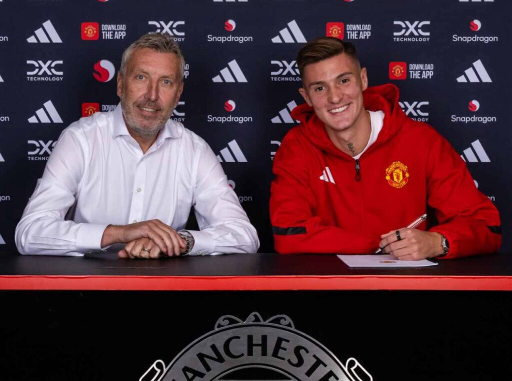 Il Manchester United ha ufficializzato l'acquisto di Benjamin Ŝeŝko dal Lipsia: ecco le prime parole dello sloveno da giocatore dei Red Devils. 
