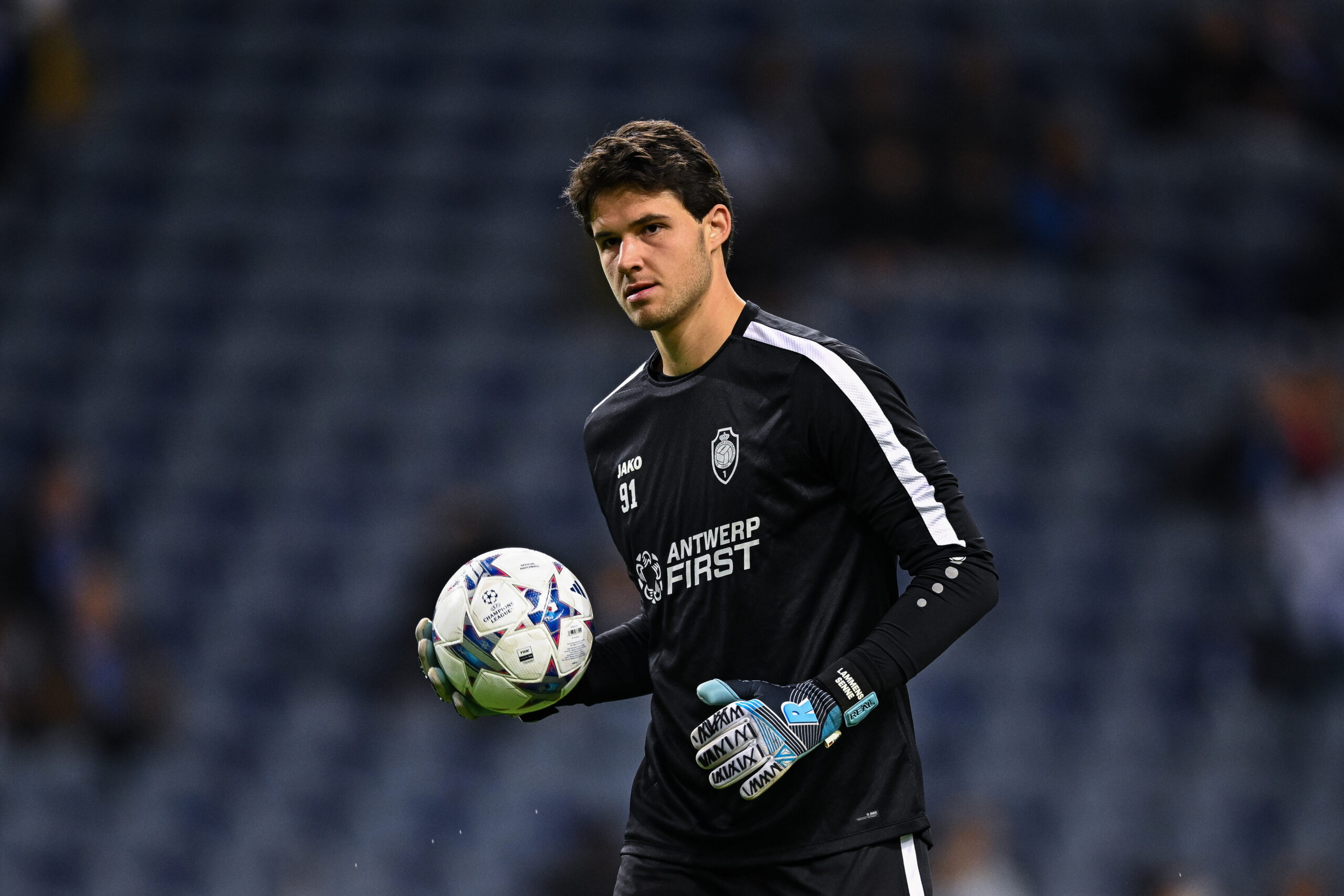 Ruben Amorim sembra aver deciso; André Onana non sarà il primo portiere del Manchester United. Il club ha messo gli occhi su Lammens. 