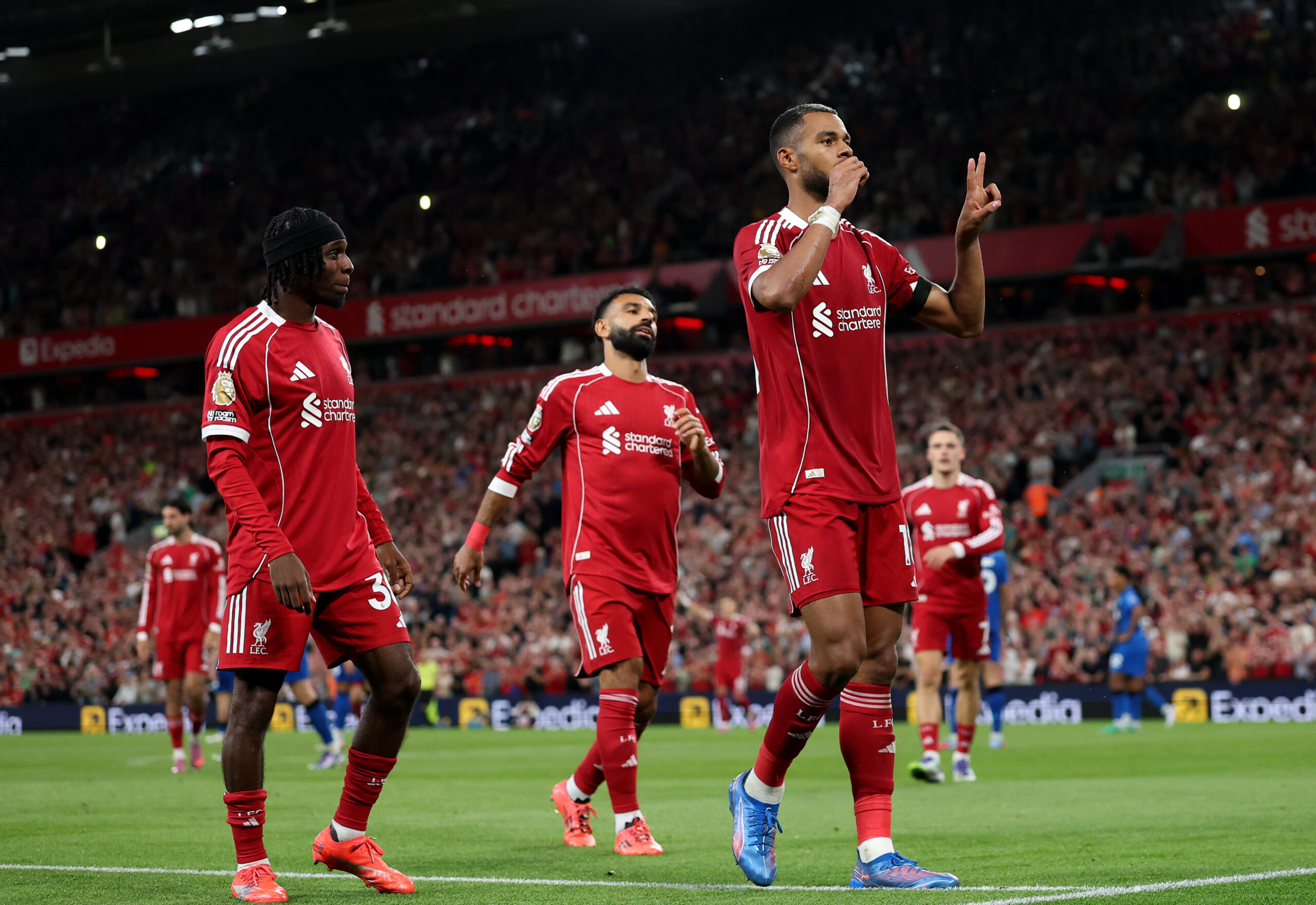 Liverpool, Anfield ed Ekitike omaggiano Diogo Jota: è 2-1 contro il Bournemouth