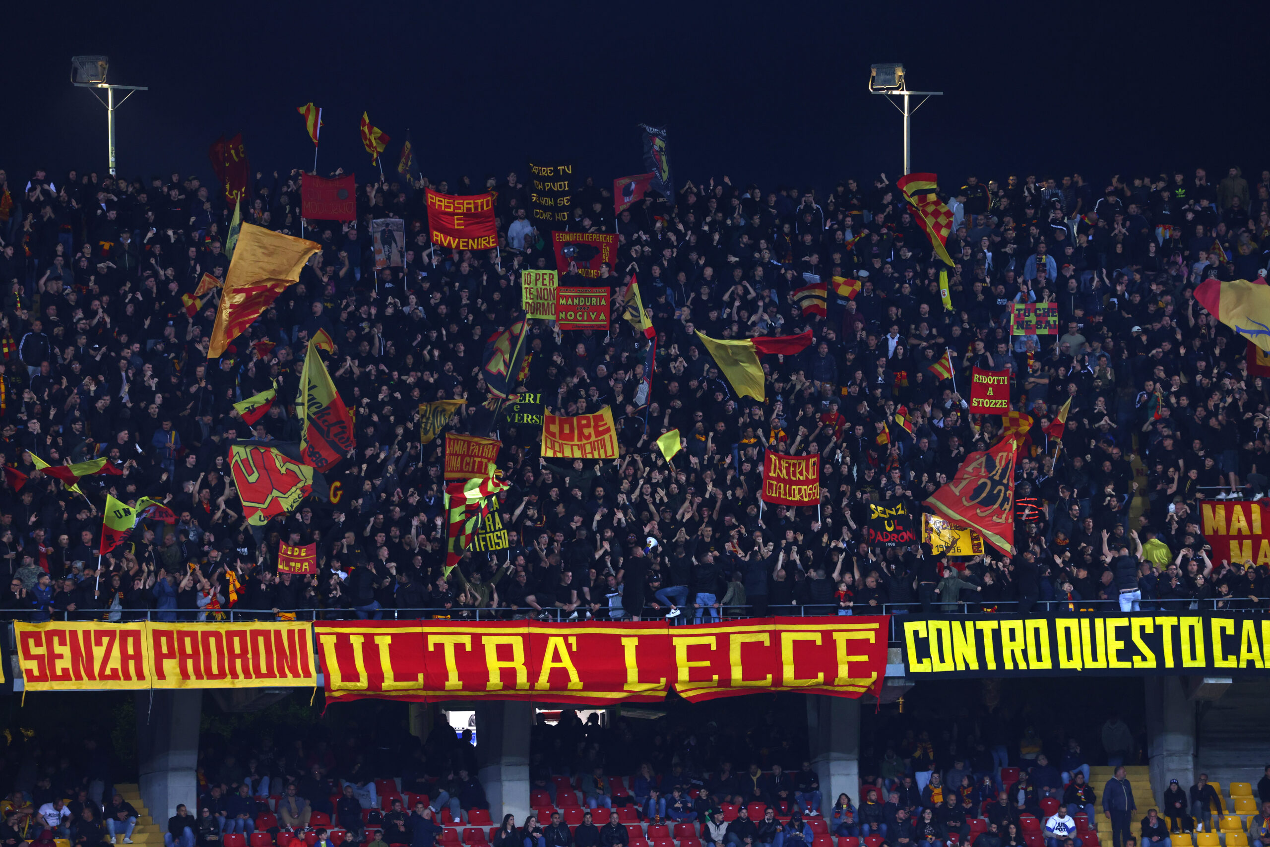 Lecce, Corvino: "Costretti a fare scommesse sul mercato, tre giocatori non rientrano nei nostri piani"