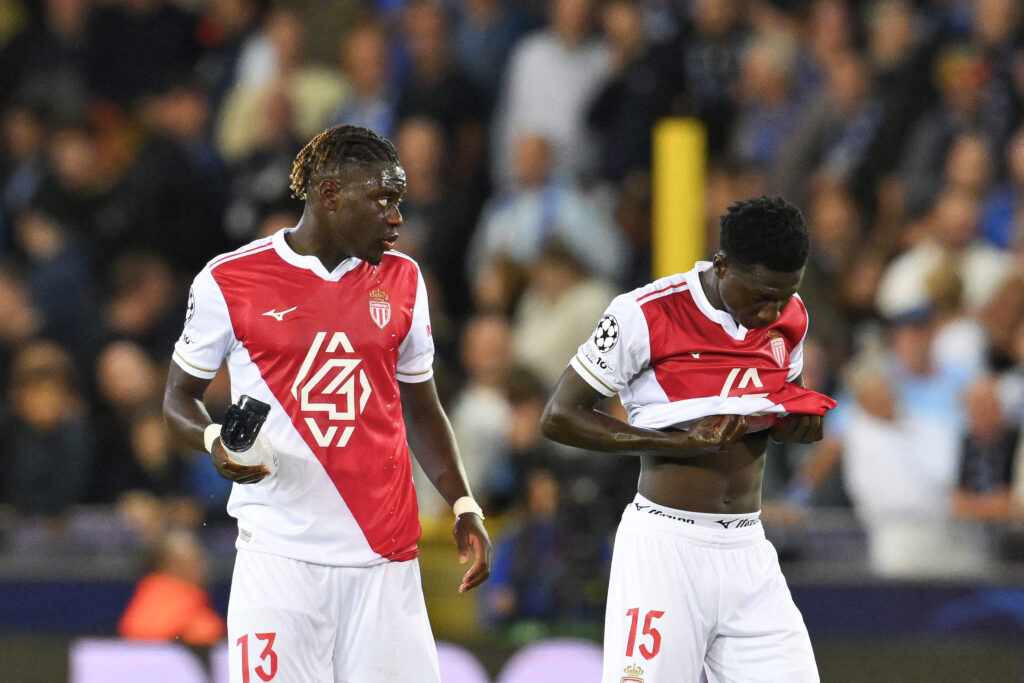 Monaco, Mawissa in ritardo... la ruota della SFORTUNA lo punisce: deve comprare Iphone a tutta la squadra