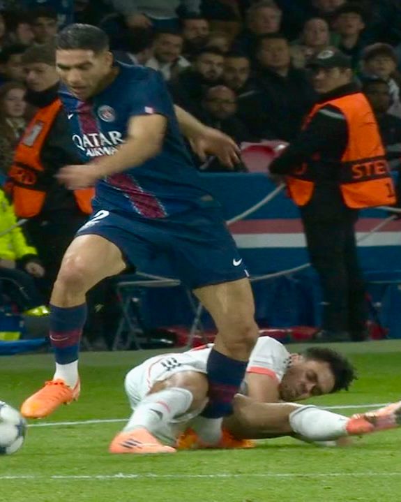 L'intervento shock di Luis Diaz su Hakimi.