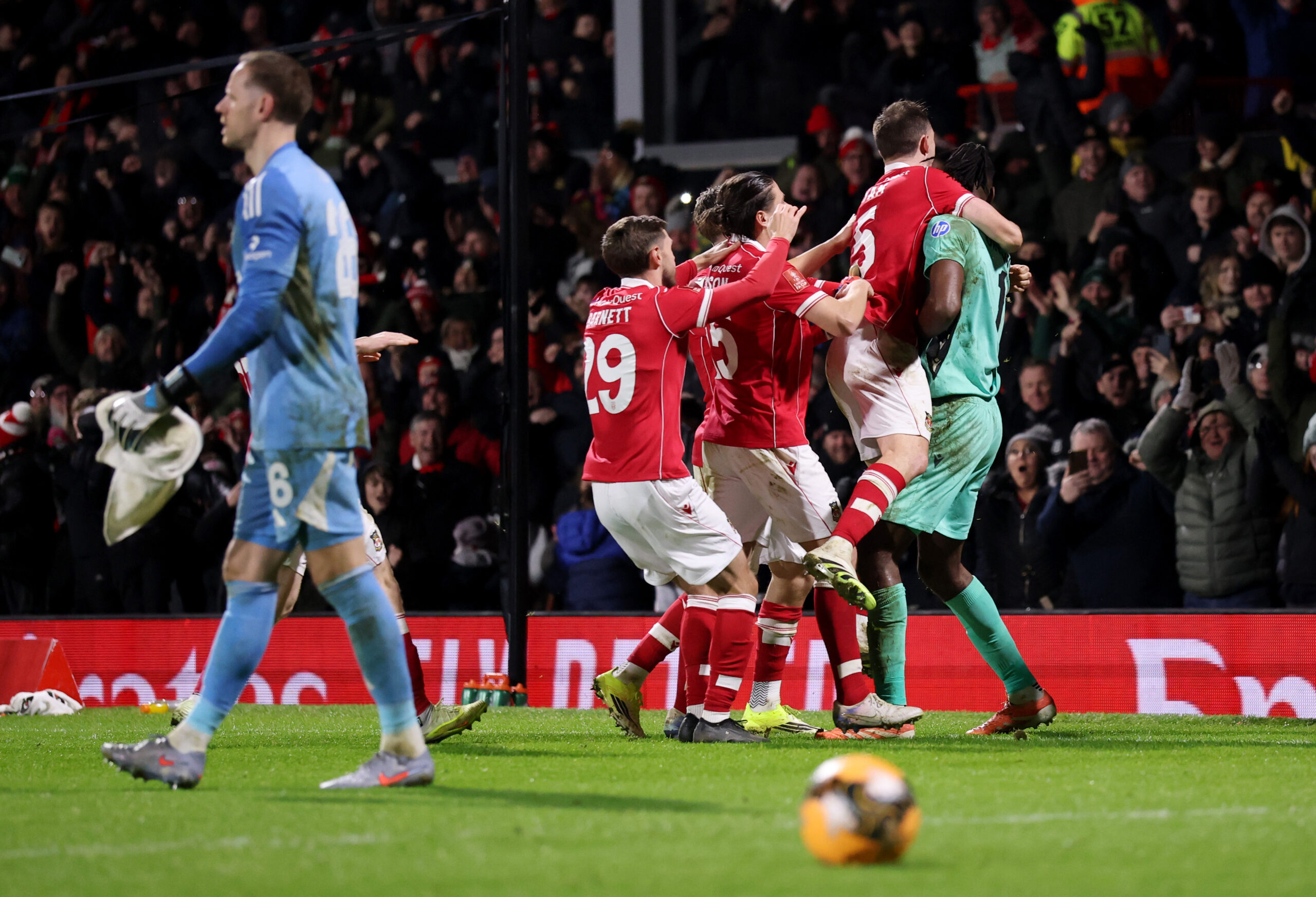 Wrexham da sogno in FA Cup! Nottingham Forest OUT ai 32esimi: Ryan Reynolds fa festa