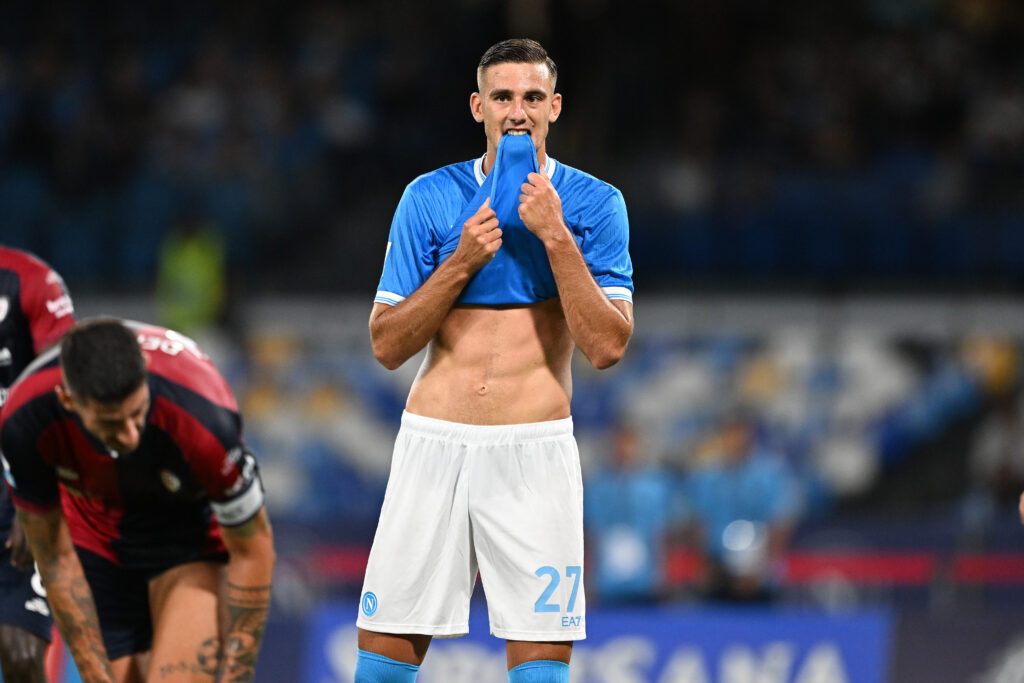 Napoli, continua la trattativa del Benfica per Lucca: l'ostacolo è economico