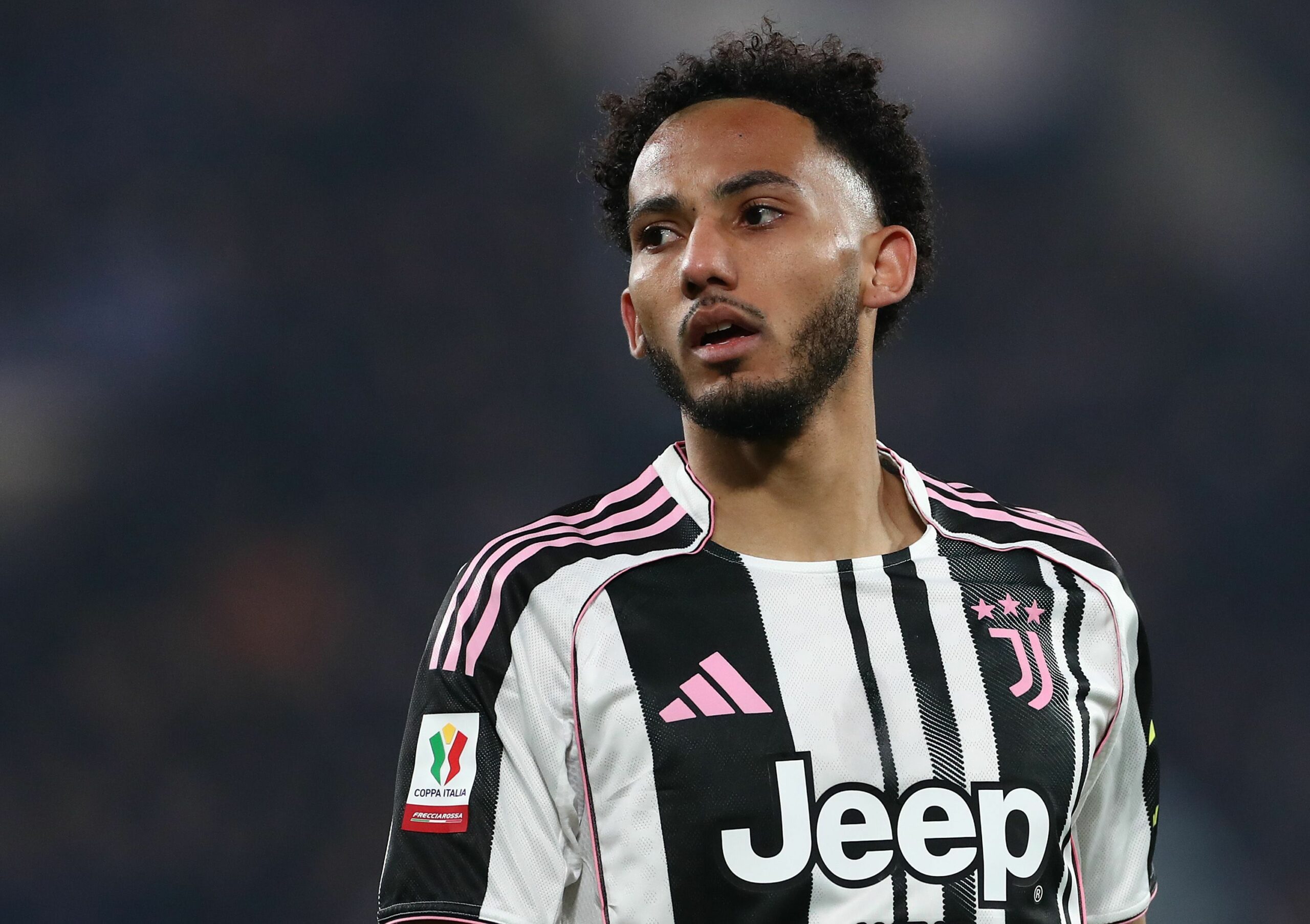 Kelly vittima di razzismo: "Torna allo zoo" C'è la denuncia sui social