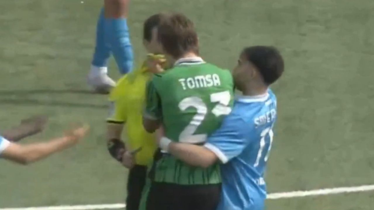 Primavera, follia in Napoli-Sassuolo: Tomsa aggredisce l'arbitro!