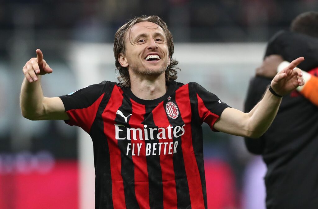 Modric, nel futuro c'è solo il Milan: nessuna intenzione di cambiare, l'alternativa è il ritiro