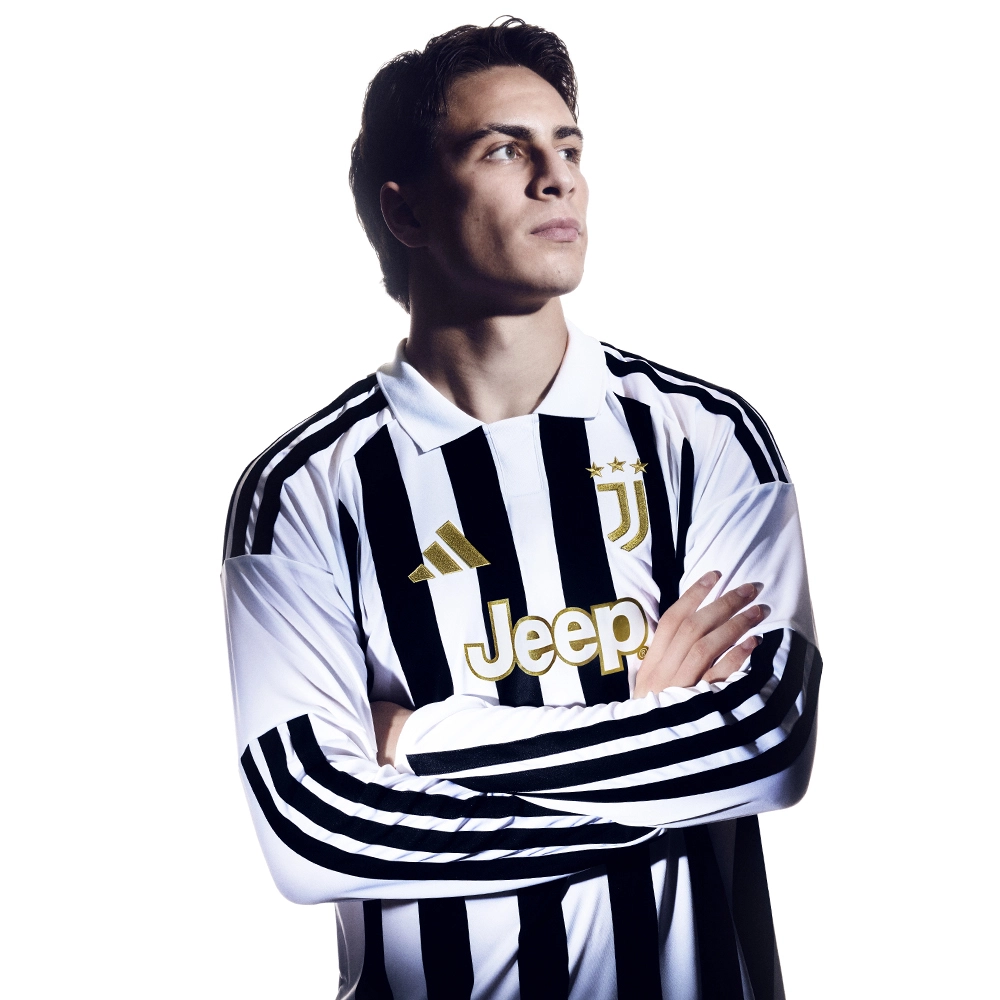 Juventus, ritorna il colletto nella nuova maglia: ecco il kit home per la stagione 2026/27