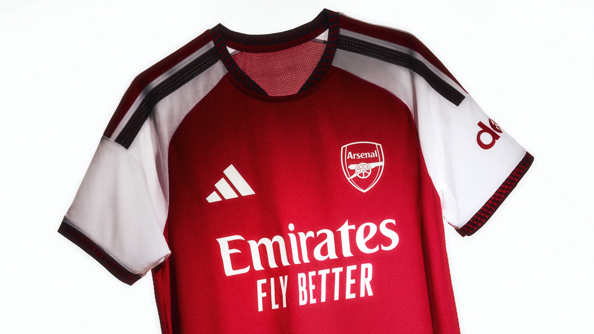 Arsenal, l'Home Kit 26/27 omaggia l'Emirates Stadium! Il video