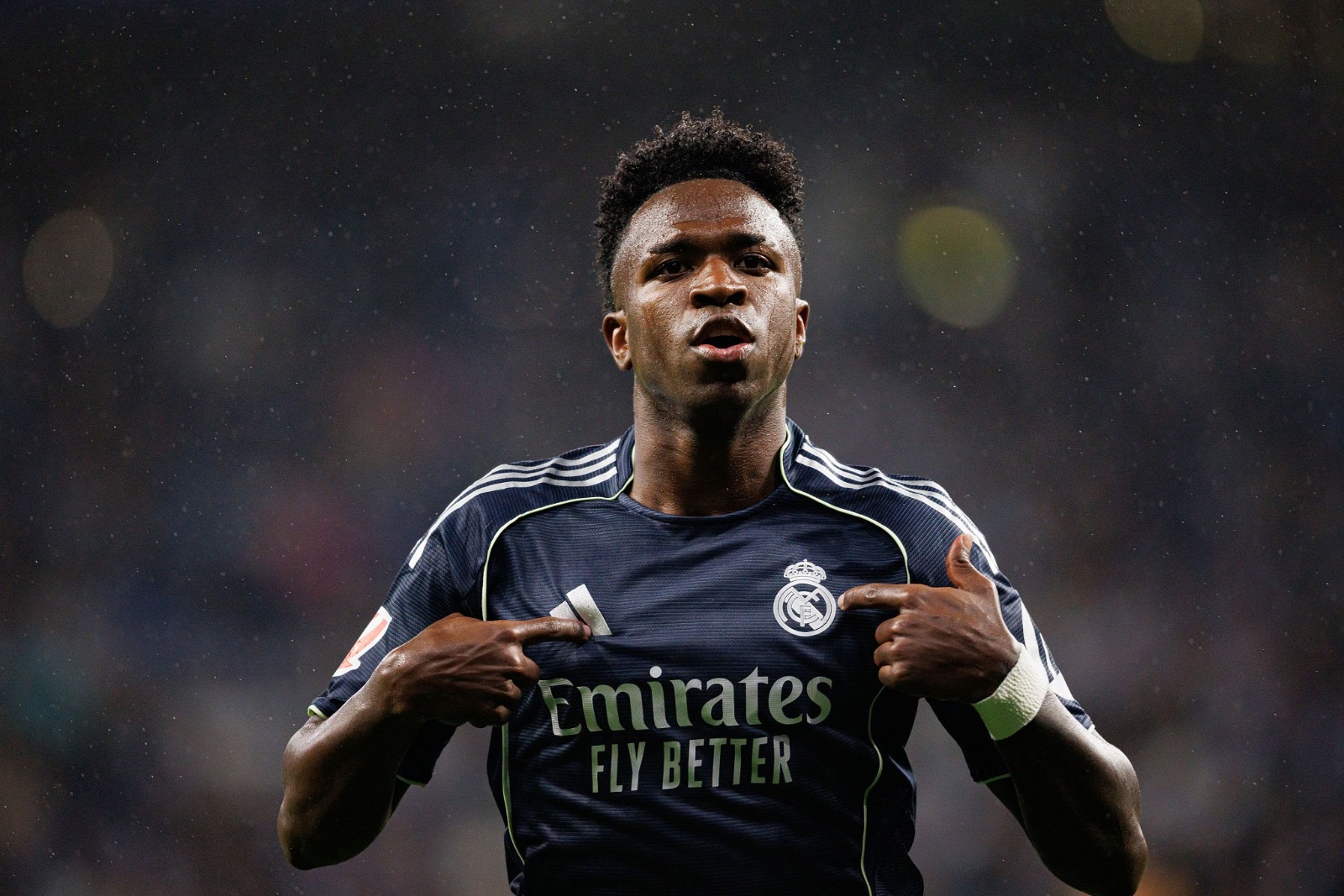 Real Madrid, Vinicius spegne le voci: "Voglio restare qui tutta la vita"